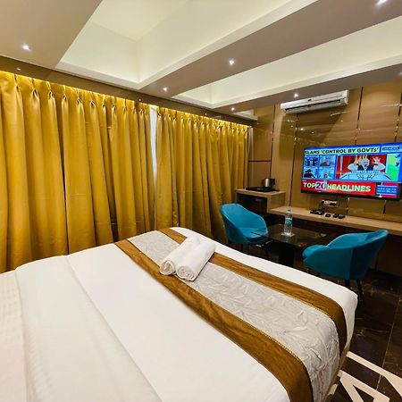 Home2 Renaissance Club ムンバイ エクステリア 写真
