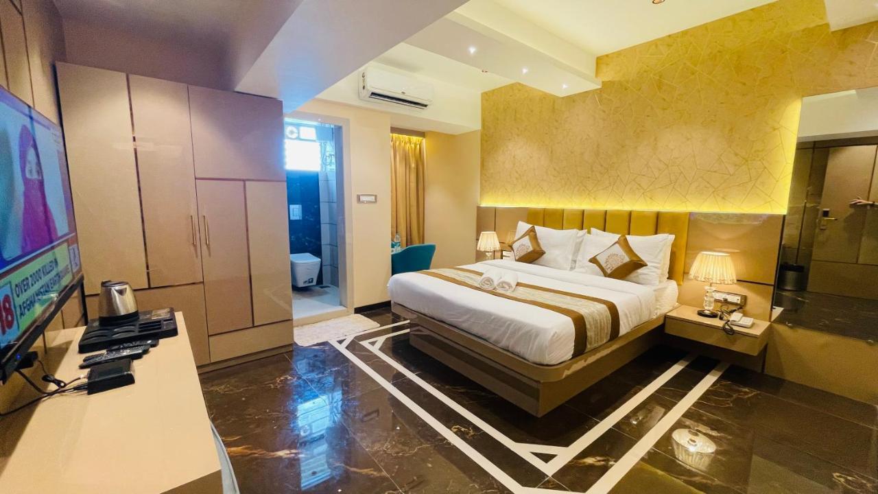 Home2 Renaissance Club ムンバイ エクステリア 写真