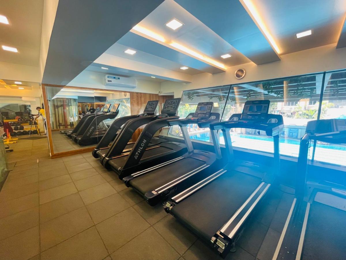 Home2 Renaissance Club ムンバイ エクステリア 写真