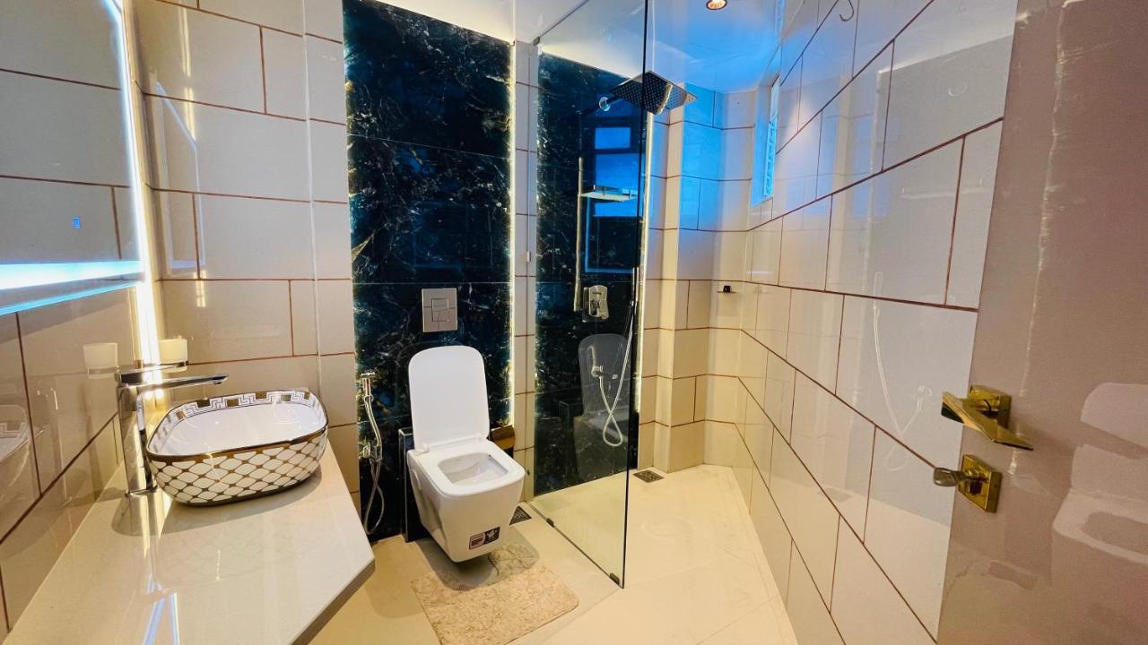 Home2 Renaissance Club ムンバイ エクステリア 写真
