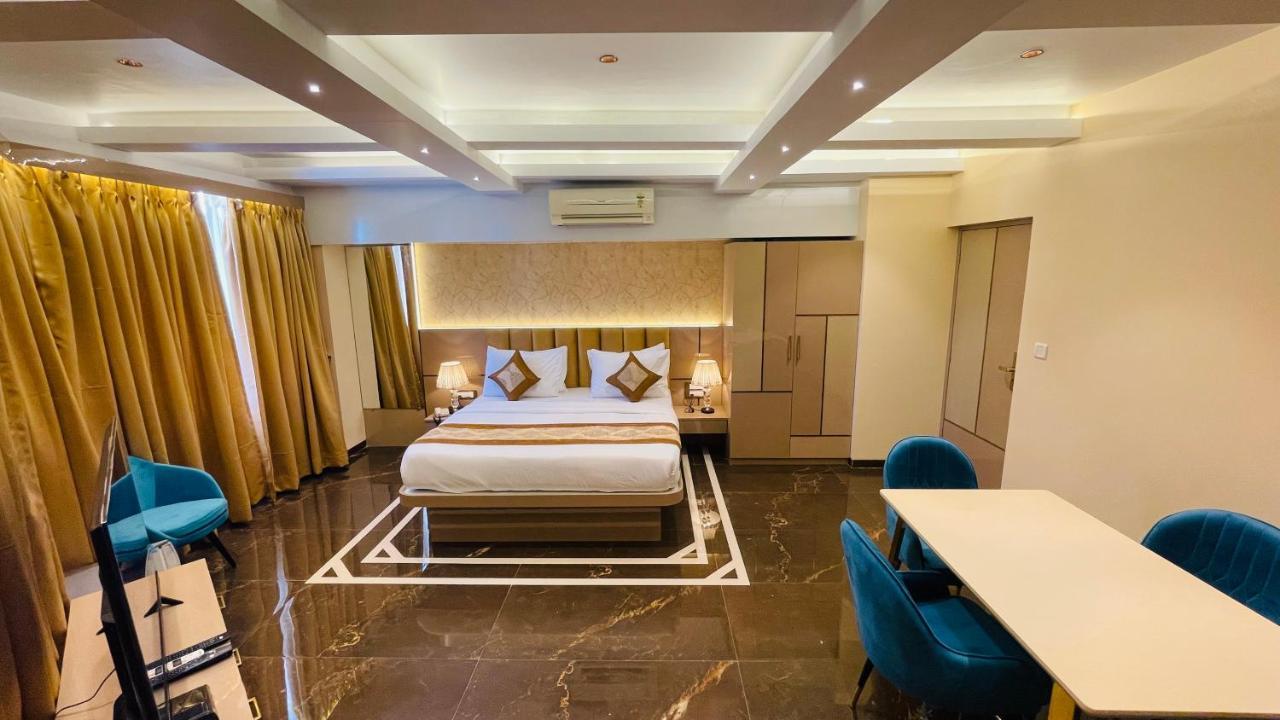 Home2 Renaissance Club ムンバイ エクステリア 写真