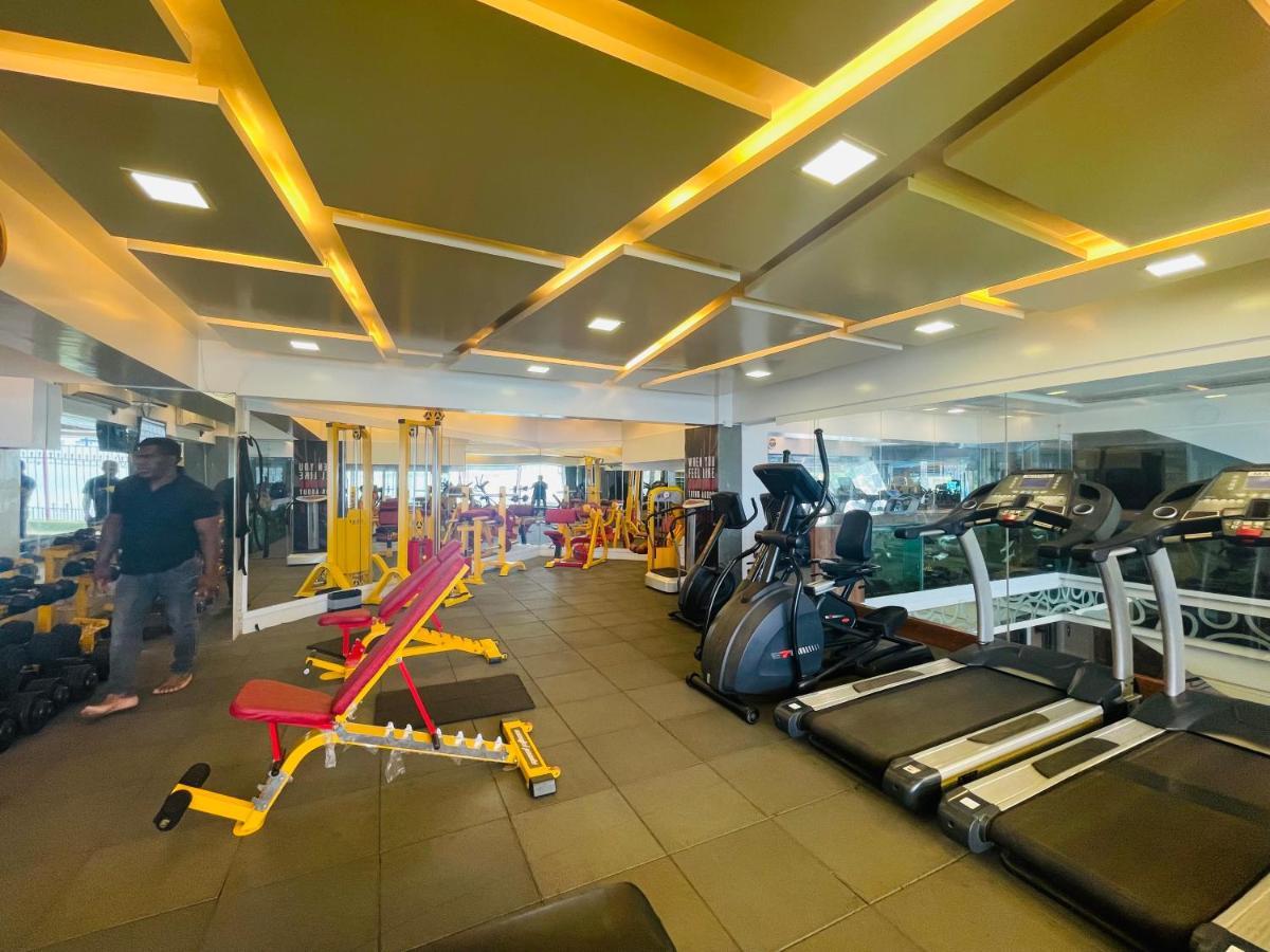 Home2 Renaissance Club ムンバイ エクステリア 写真