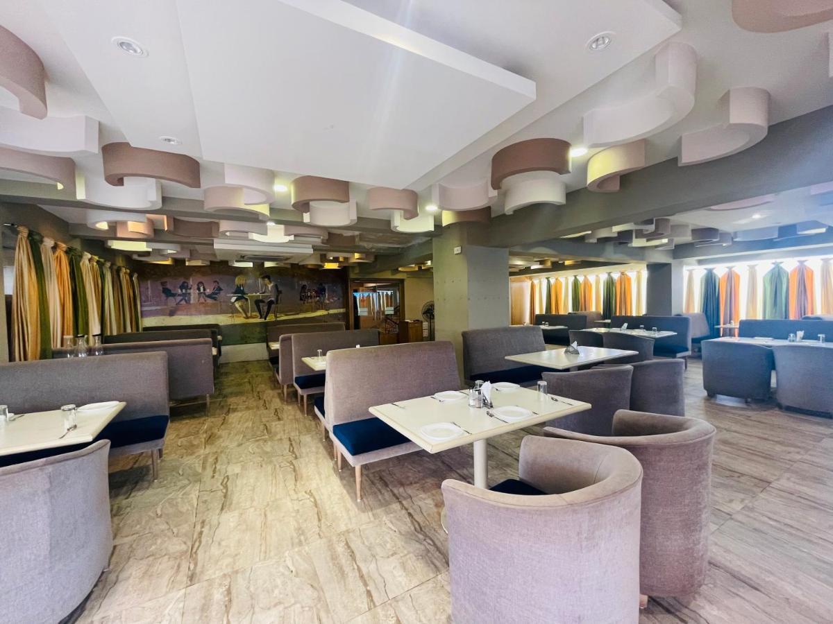 Home2 Renaissance Club ムンバイ エクステリア 写真