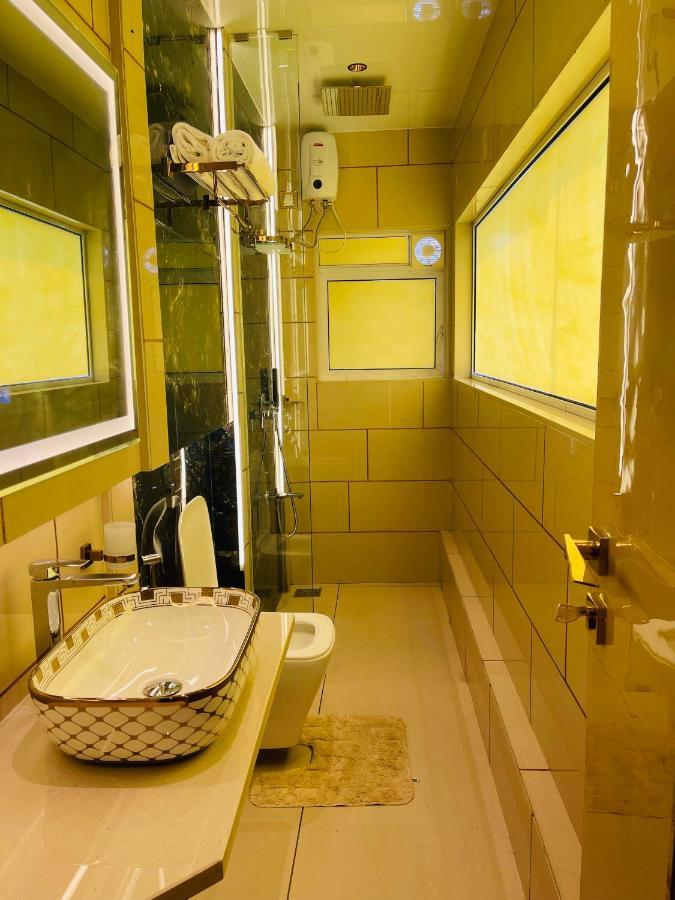 Home2 Renaissance Club ムンバイ エクステリア 写真
