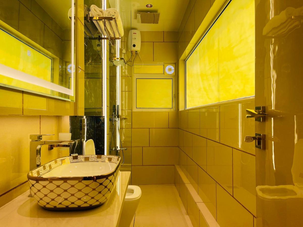 Home2 Renaissance Club ムンバイ エクステリア 写真