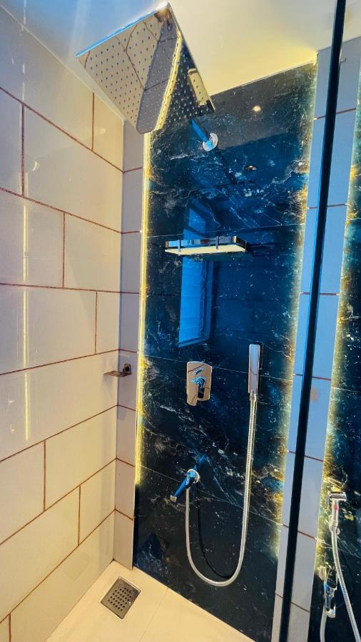Home2 Renaissance Club ムンバイ エクステリア 写真