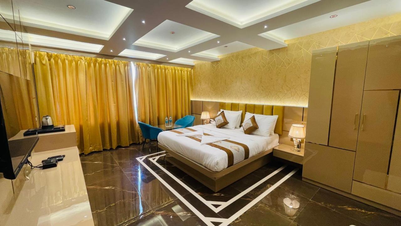 Home2 Renaissance Club ムンバイ エクステリア 写真
