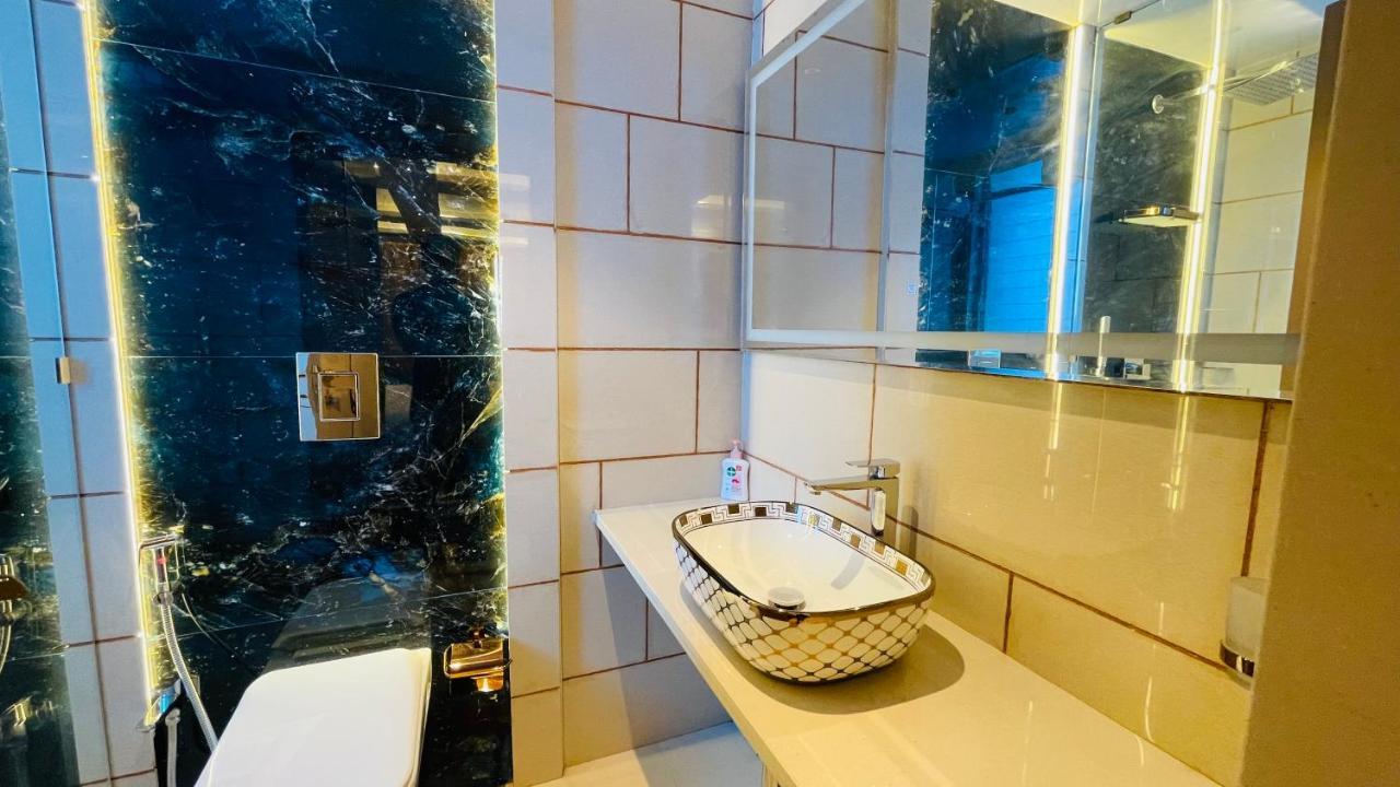Home2 Renaissance Club ムンバイ エクステリア 写真
