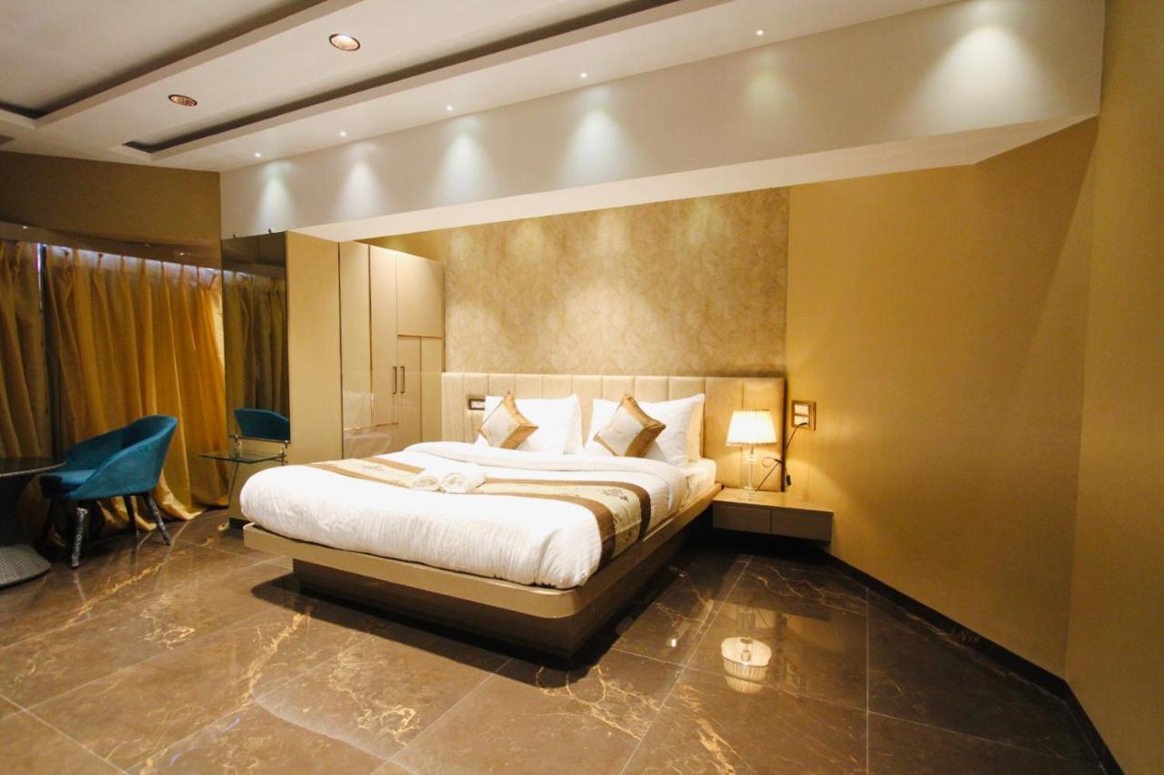 Home2 Renaissance Club ムンバイ エクステリア 写真